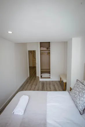 Rent this 2 bed apartment on Escola Preparatória Augusto Gil in Rua da Alegria, 4000-099 Porto