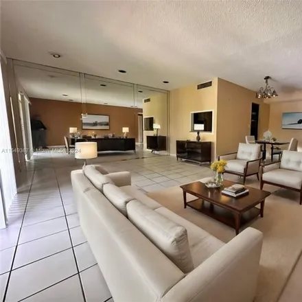 Buy this 1 bed condo on 4 in 3360 Inverrary Boulevard, Lauderhill