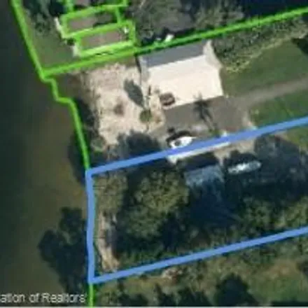 Buy this 3 bed house on 1209 Southeast Lakeview Drive in Sebring, FL 33870
