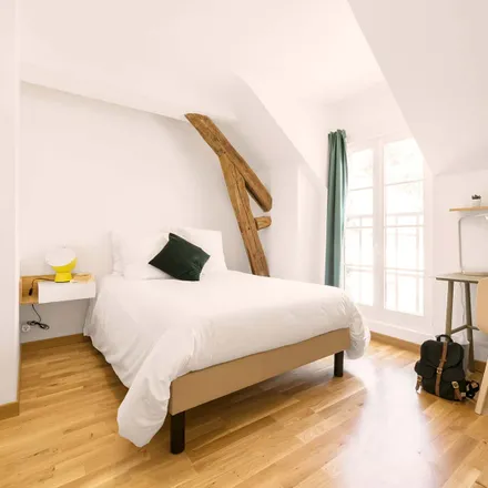 Rent this studio room on 17 Rue Royale in 77300 Fontainebleau, France