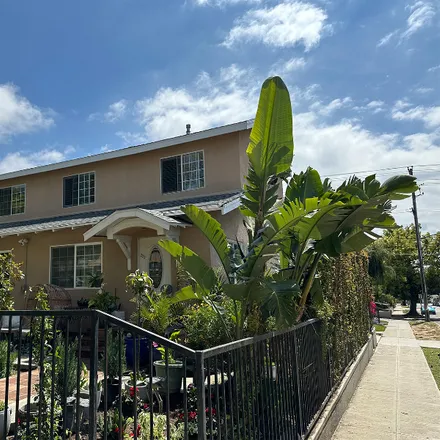 Rent this 3 bed condo on 702 East Verdugo Avenue