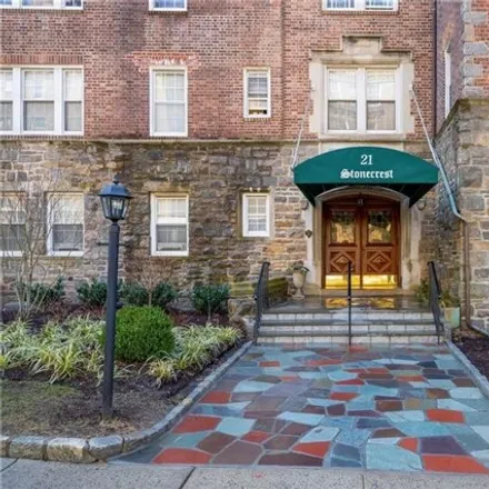 Image 3 - The Stonecrest, 21 North Chatsworth Avenue, Mamaroneck, NY 10538, USA - Apartment for sale