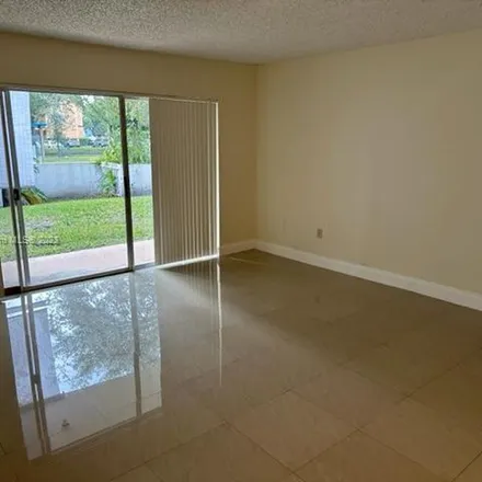 Image 3 - 9371 Fontainebleau Boulevard, Fountainbleau, Miami-Dade County, FL 33172, USA - Apartment for rent
