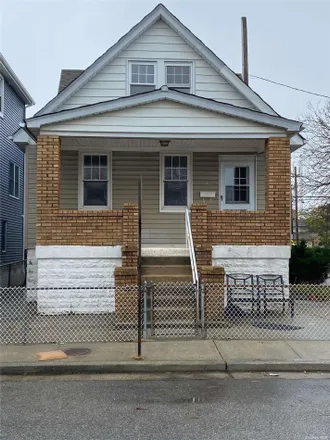 Rent this 4 bed townhouse on 105 Minnesota Avenue in City of Long Beach, NY 11561