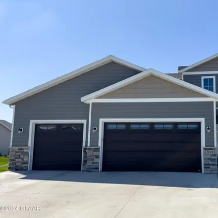 Buy this 3 bed house on 851 58th Ave S in Grand Forks, North Dakota