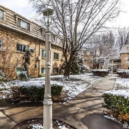 Buy this 1 bed condo on Aix La Chapelle Condominium in Murray Holladay Road, Holladay