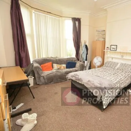 Image 9 - Cross Cliff Road, Leeds, LS6 2AX, United Kingdom - Townhouse for rent