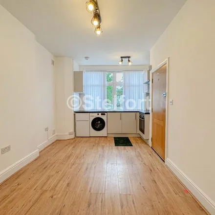 Rent this studio apartment on Chasidey Gur Beth Hamedrash in Hillcrest Avenue, London