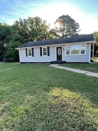 Rent this 3 bed house on 2730 N Whitfield Rd in Clarksville, Tennessee