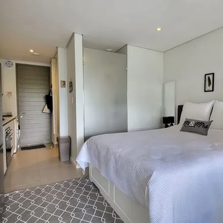 Rent this 1 bed apartment on Arbeid Avenue in Malanshof, Randburg