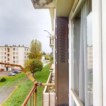 Rent this 3 bed apartment on 12 Rue Sacco et Vanzetti in 38400 Saint-Martin-d'Hères, France