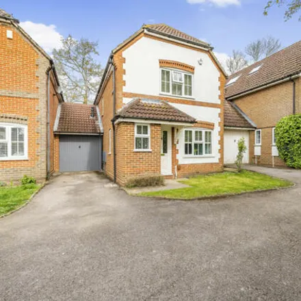 Buy this 3 bed house on Buttercup Close in Wokingham, RG40 1QZ