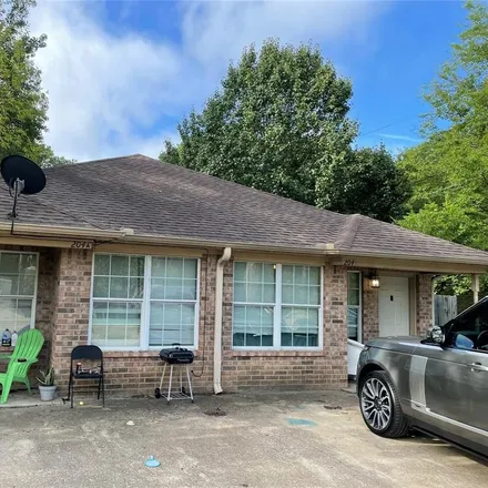 Buy this 4 bed duplex on 204 East Sycamore Lane in Longview, TX 75604