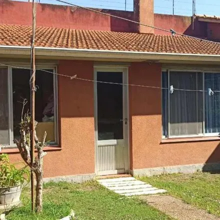 Buy this 3 bed house on Marcelo Torcuato de Alvear 1721 in Quilmes Este, 1877 Quilmes