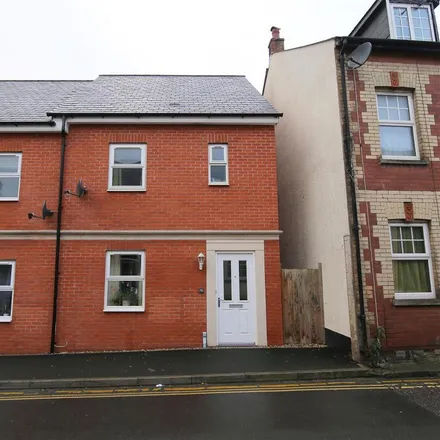 Rent this 3 bed duplex on The Barley Mow in Barrington Street, Tiverton