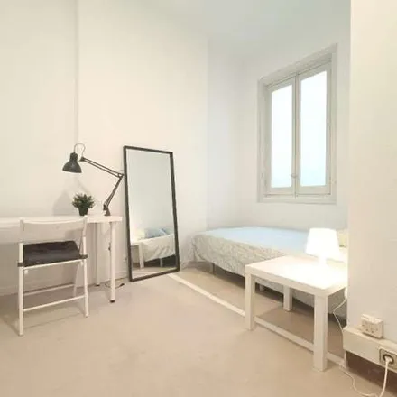 Image 3 - Madrid, Viena Capellanes, Calle del Arenal, 28013 Madrid - Apartment for rent
