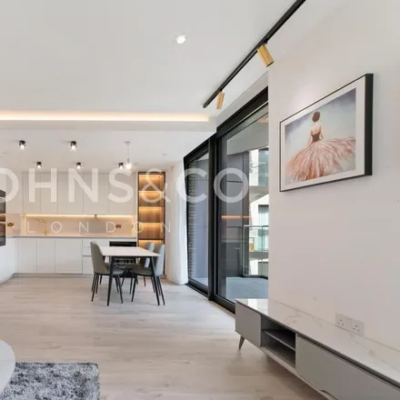 Rent this 2 bed apartment on Carrara Tower in City Road, London