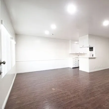 Image 1 - 465 North Kingsley Drive, Los Angeles, CA 90004, USA - House for rent