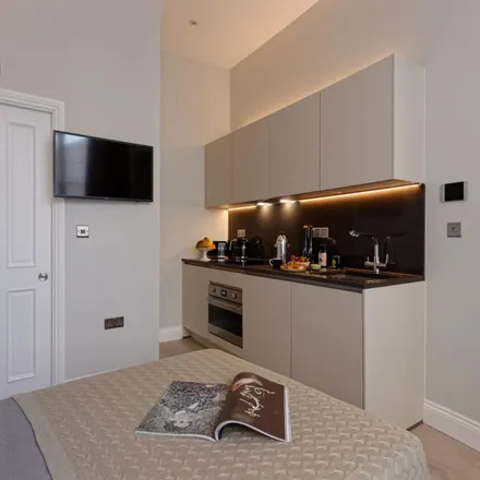 Rent this 1 bed apartment on 37 Emperor's Gate in London, SW7 4HJ