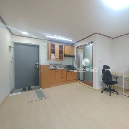 Rent this studio apartment on 서울특별시 서초구 서초동 1559-7