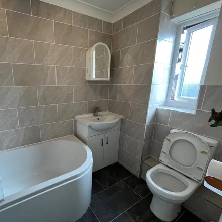 Image 7 - 21 Ogmore Drive, Porthcawl, CF36 3HR, United Kingdom - Townhouse for rent
