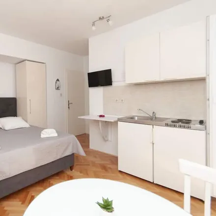 Image 3 - 21310 Grad Omiš, Croatia - Apartment for rent