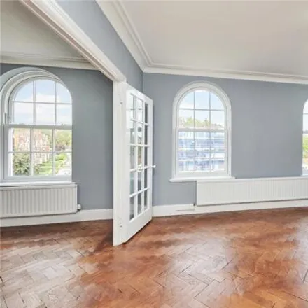 Image 2 - Mandeville Court, Finchley Road, London, NW3 6EX, United Kingdom - Apartment for sale