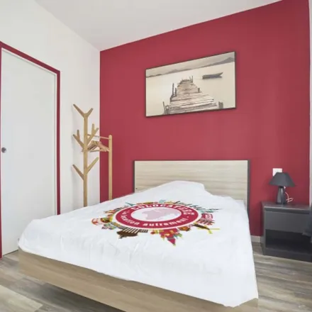 Rent this 6 bed room on 430 Avenue de Dunkerque in 59130 Lambersart, France