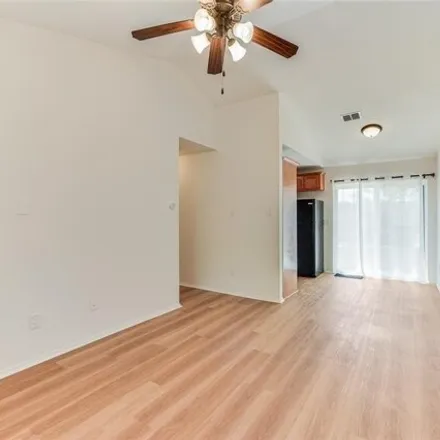 Image 4 - 12140 Trotwood Drive, Austin, TX 78753, USA - Condo for sale