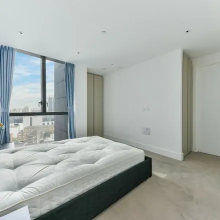 Image 5 - Carrara Tower, 1 City Road, London, EC1V 2AD, United Kingdom - Apartment for rent