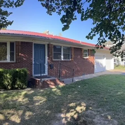 Buy this 2 bed house on 611 East Central Avenue in Bentonville, AR 72712