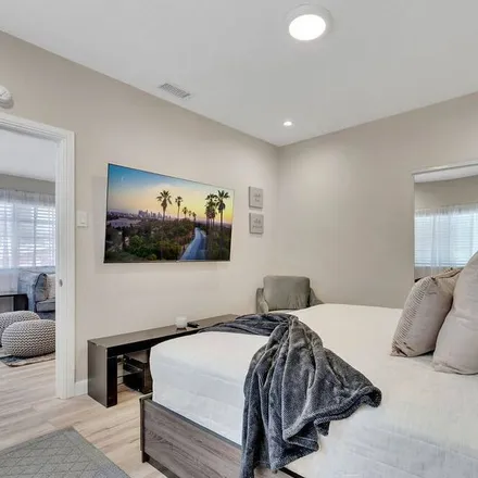 Rent this 3 bed condo on Los Angeles
