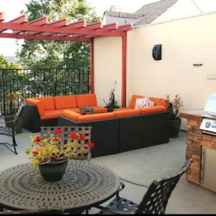 Image 2 - 11011 Otsego Street, Los Angeles, CA 91601, USA - Room for rent