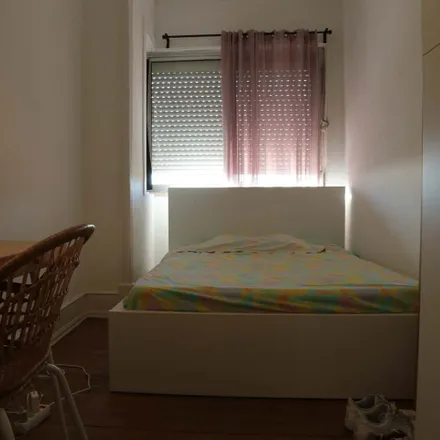 Rent this 4 bed room on Estacionamento MNE in Calçada das Necessidades, 1399-011 Lisbon