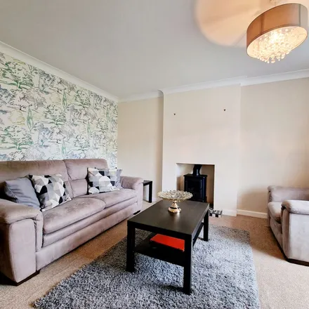 Rent this 4 bed apartment on Cheriton Field in Preston, PR2 3WH