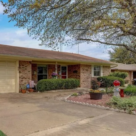 Buy this 2 bed house on 265 South Cherry Lane in Granbury, TX 76048