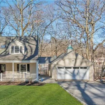 Rent this 4 bed house on 7 Medford Lane in Edgemont, Village of Scarsdale