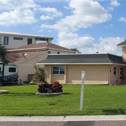 Buy this 4 bed house on 225 176th Avenue in Redington Shores, Pinellas County