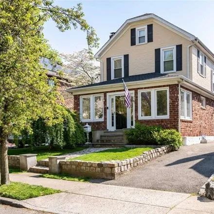 Buy this 3 bed house on 9 Hillview Avenue in Port Washington, NY 11050