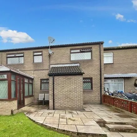 Buy this 3 bed duplex on Gargrave Place in Leeds, LS9 7HW