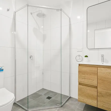 Image 4 - Lake Avenue, Cringila NSW 2502, Australia - Apartment for rent