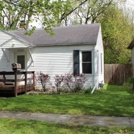 Buy this 2 bed house on 1750 Montrose Street in Midland, MI 48640