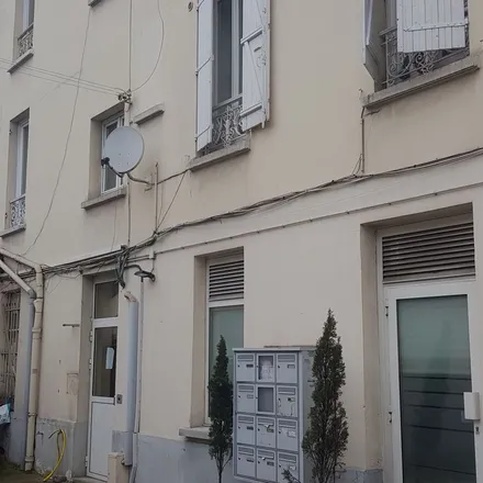 Image 5 - 15 Rue Paul Richez, 93120 La Courneuve, France - Apartment for rent