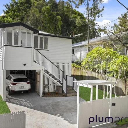 Rent this 3 bed apartment on 52 Lockhart Street in Woolloongabba QLD 4102, Australia