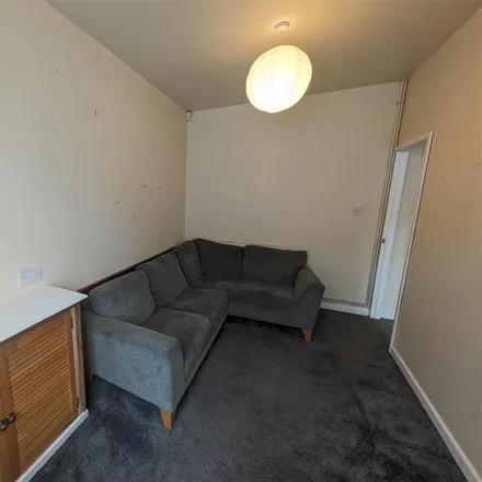 Image 2 - Parkfield Avenue, Manchester, M14 4FZ, United Kingdom - House for rent
