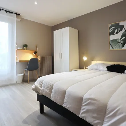 Image 1 - 87 Rue de Châteaugiron, 35042 Rennes, France - Apartment for rent