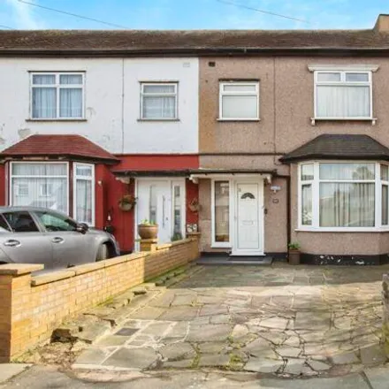 Buy this 3 bed townhouse on Quebec Road in London, IG2 6AW