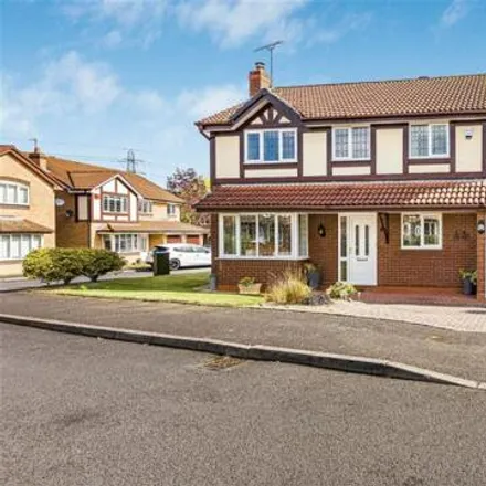 Buy this 4 bed house on Hollington Way in Monkspath, B90 4YD