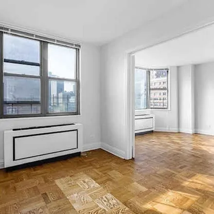 Rent this 3 bed apartment on 400 East 71st Street in New York, NY 10021