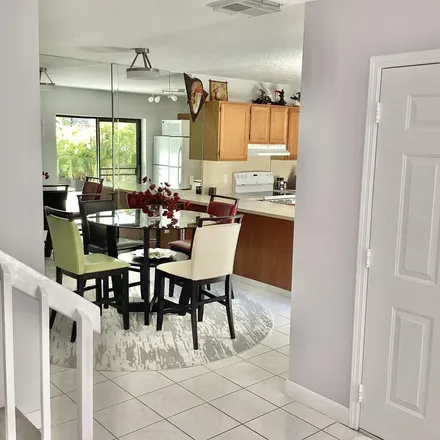 Image 5 - 448 East Waverly Place, Indian River County, FL 32960, USA - Apartment for rent